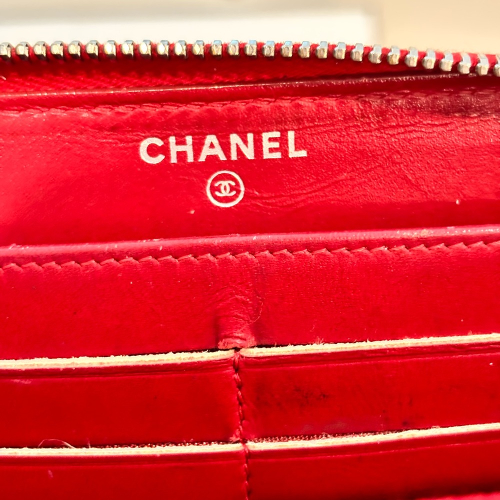 CHANEL Classic Red Quilted Patent Leather ‘Brilliant’ Zippy Long Wallet W/ Box - Picture 12 of 16